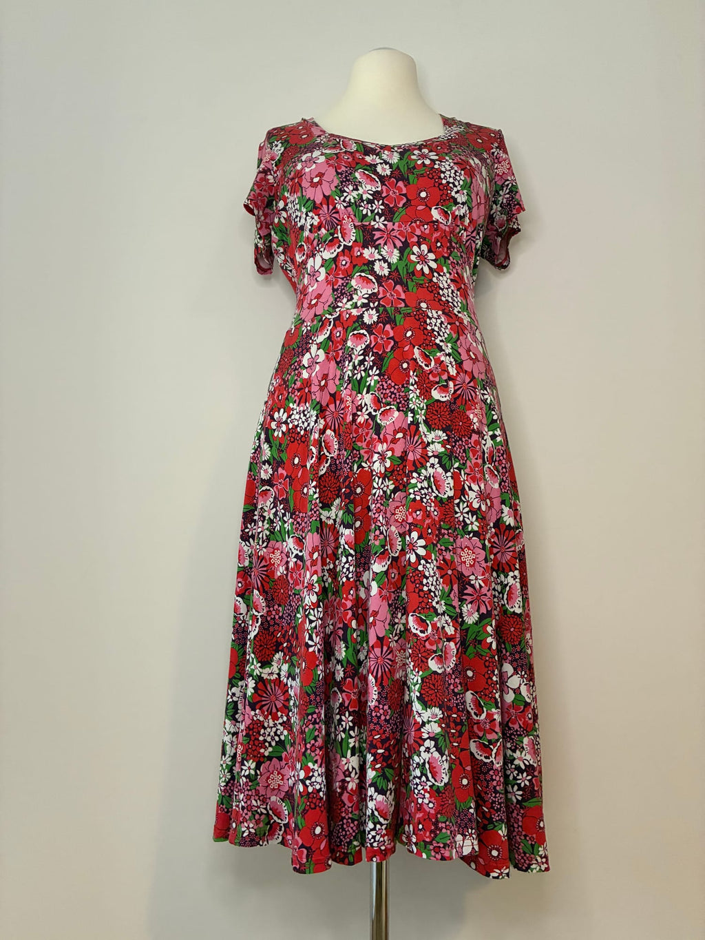 Blutsgeschwister Kleid, Größe XL, Rot-Pink mit buntem Blumenmuster, Vorderansicht