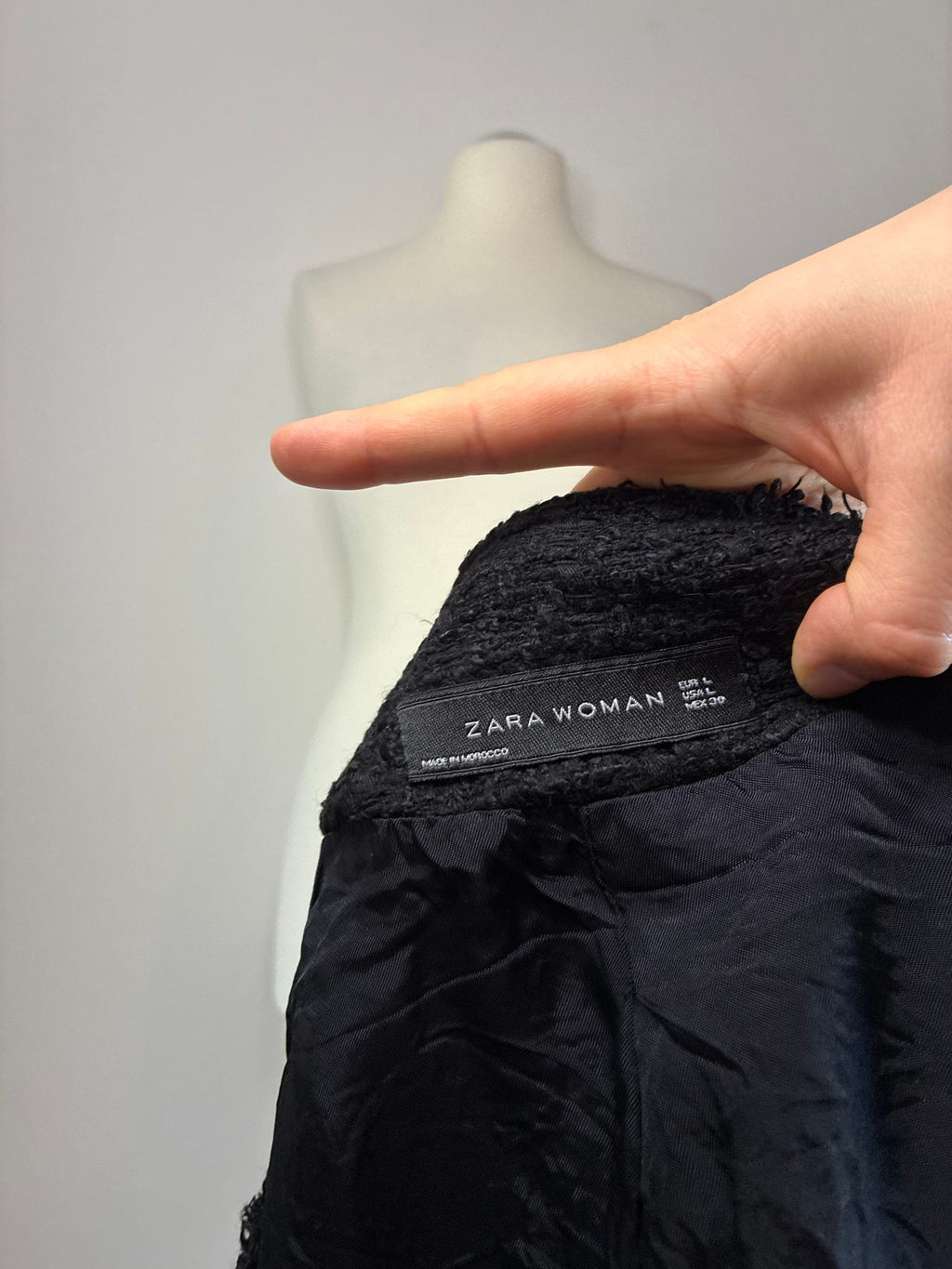 Zara Bouclé-Mantel, Größe L, Schwarz, Markenetikett