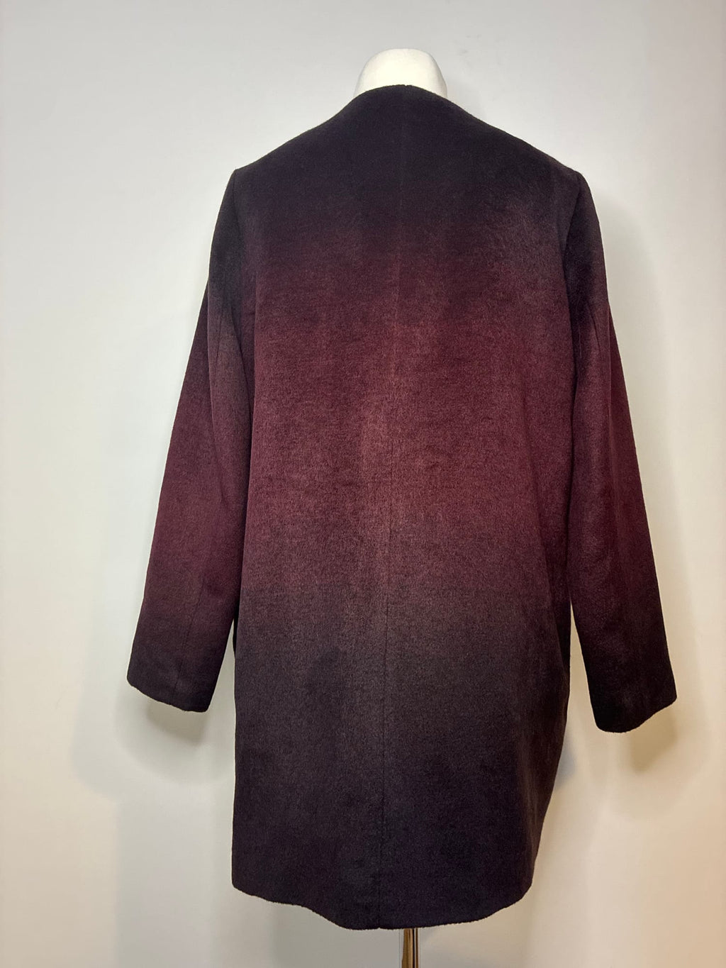 SOCCX Mantel, Größe 42, Dunkles Bordeaux mit Farbverlauf, Rückansicht