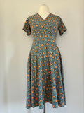Blutsgeschwister Jerseykleid, Größe XL, Mintgrün mit Orange und Petrol gemustert, Vorderansicht