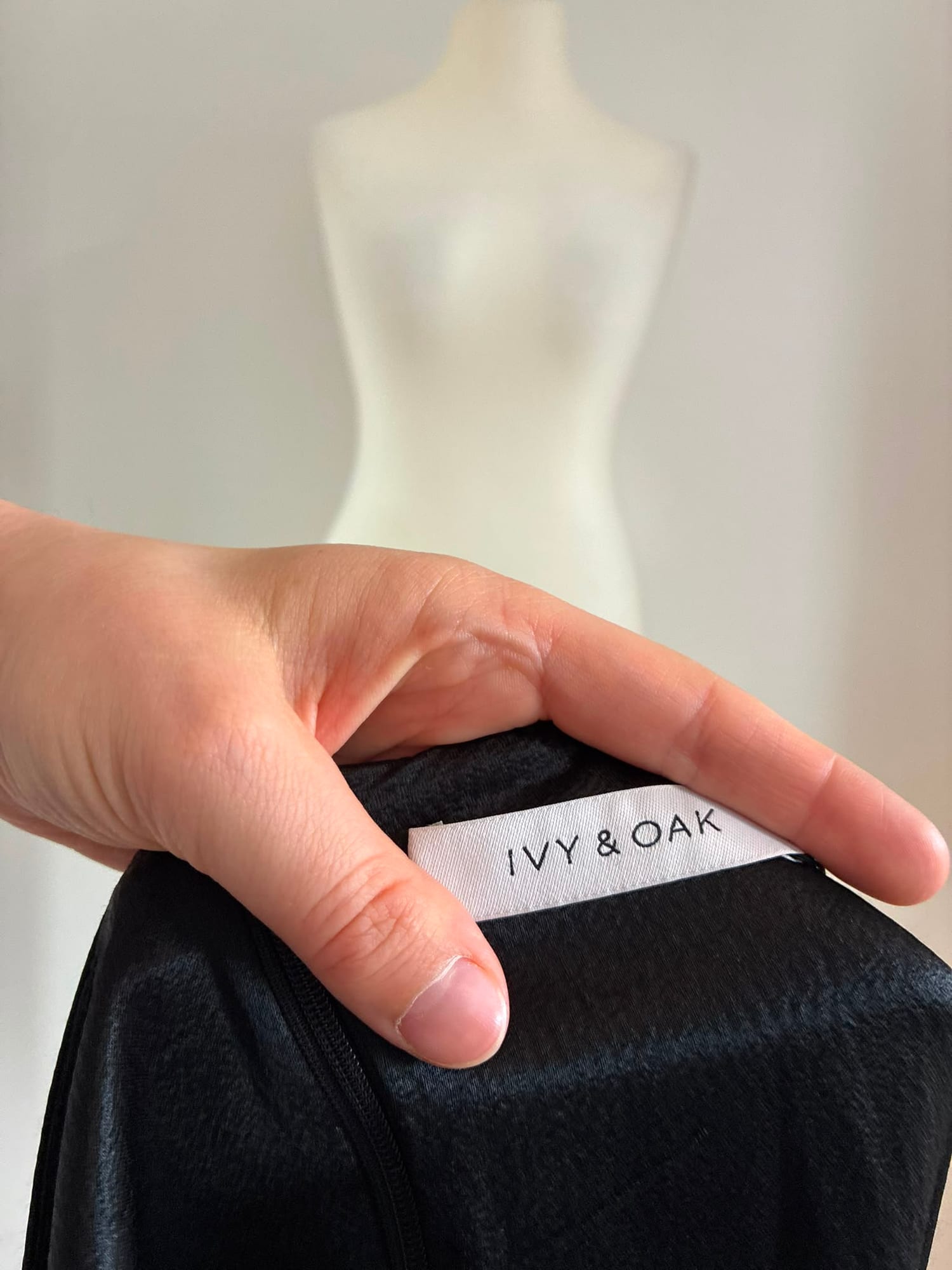 Elegantes IVY & OAK Kleid Größe 44 in Schwarz mit Gürtel