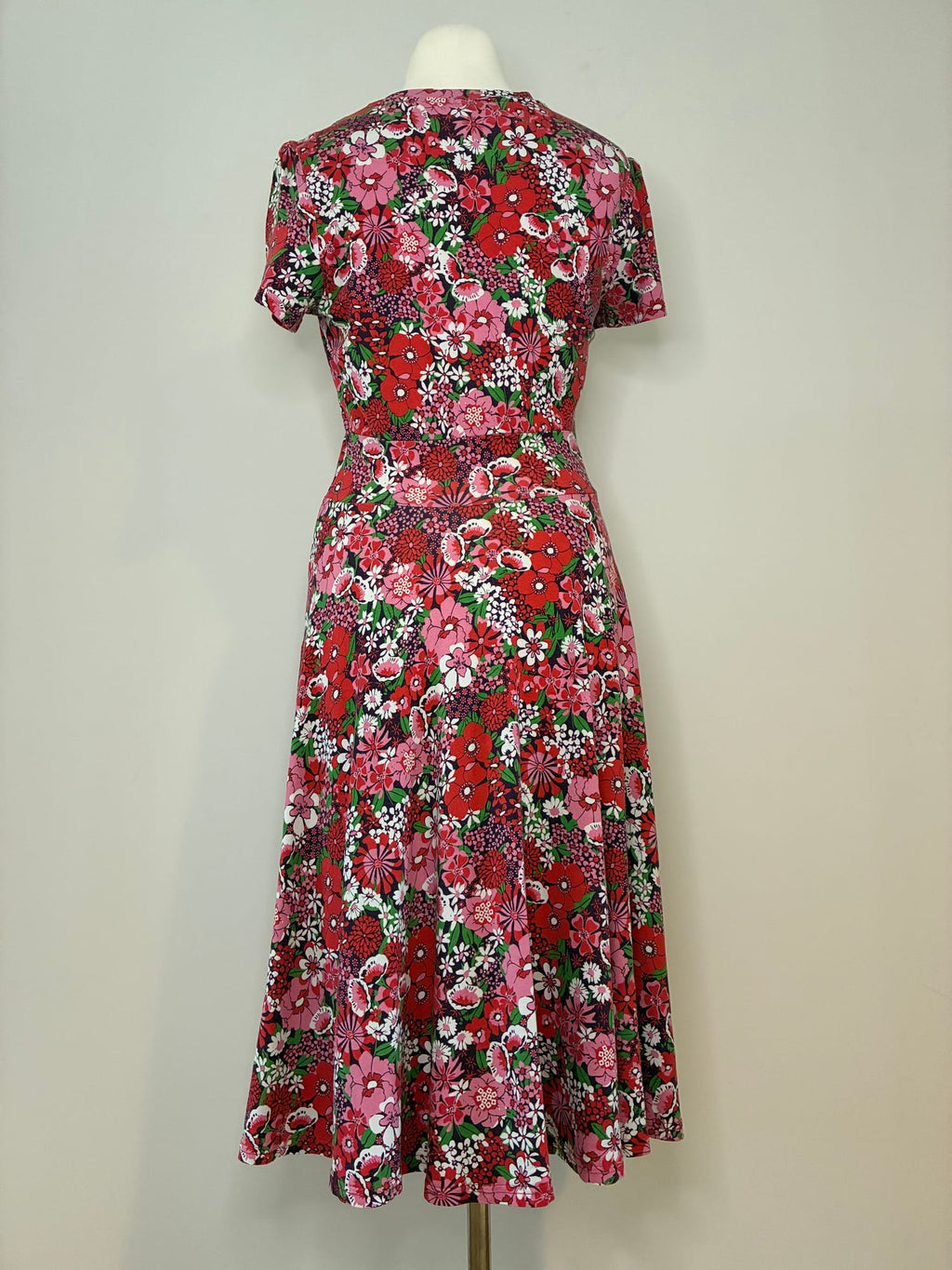 Blutsgeschwister Kleid, Größe XL, Rot-Pink mit buntem Blumenmuster, Rückansicht