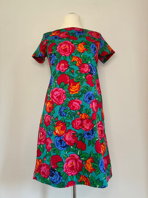 Etuikleid, Größe L, Petrolgrün mit buntem Rosen-Print in Pink, Rot, Orange und Blau, Vorderansicht