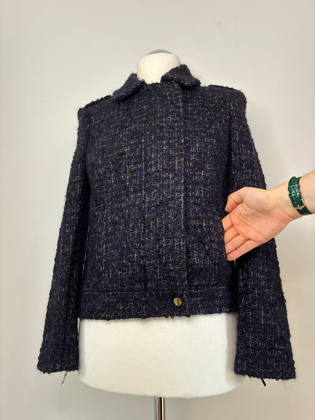 Sézane Bouclé-Jacke, Größe M, Dunkelblau meliert, Vorderansicht