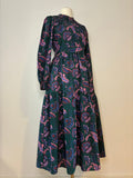 Boden Midikleid, Größe 42, Dunkelgrün mit Paisley-Print in Rosa, Blau und Bordeaux, Seitenansicht