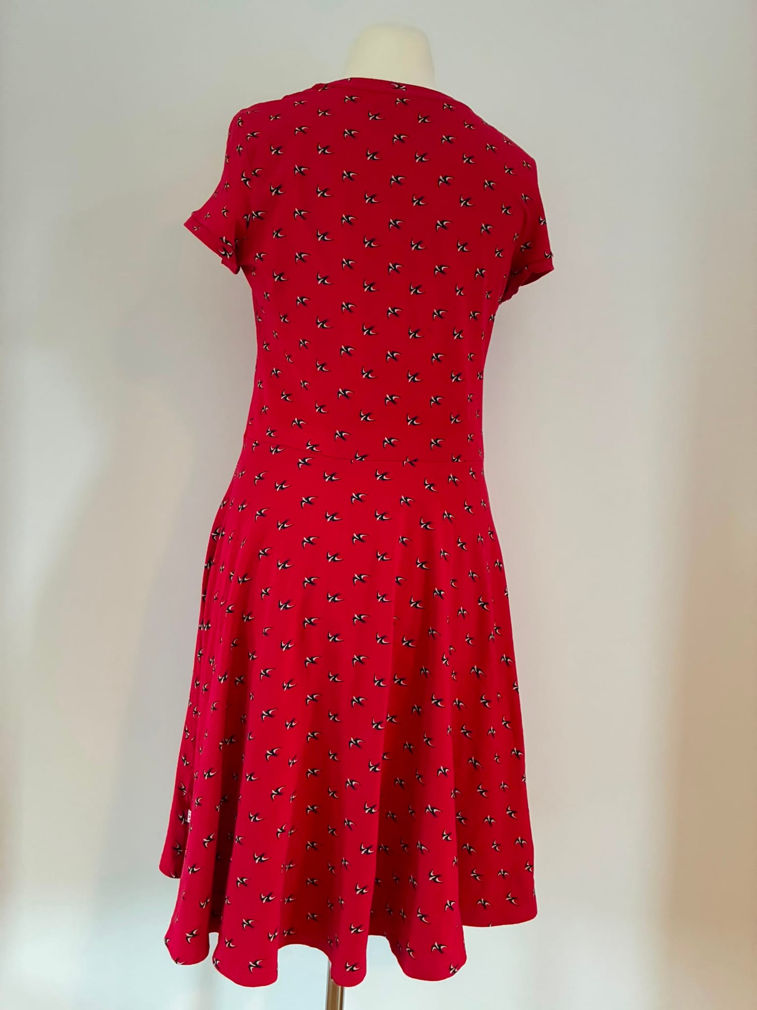 Blutsgeschwister Kleid Größe XL in Rot mit verspieltem Vogelmuster