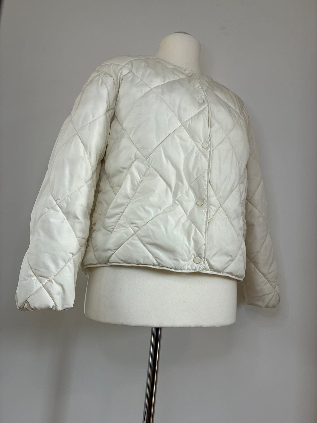 Reserved Steppjacke, Größe S, Cremeweiß, Seitenansicht