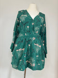 ba&sh Jumpsuit (Playsuit) mit kurzem Bein, Größe L, Waldgrün mit Blumenprint, Vorderansicht