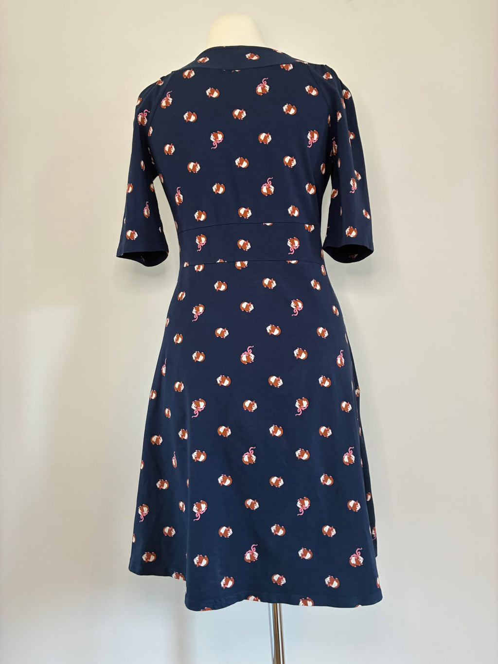 Blutsgeschwister Jerseykleid, Größe L, Dunkelblau mit buntem Meerschweinchen-Print, Rückansicht
