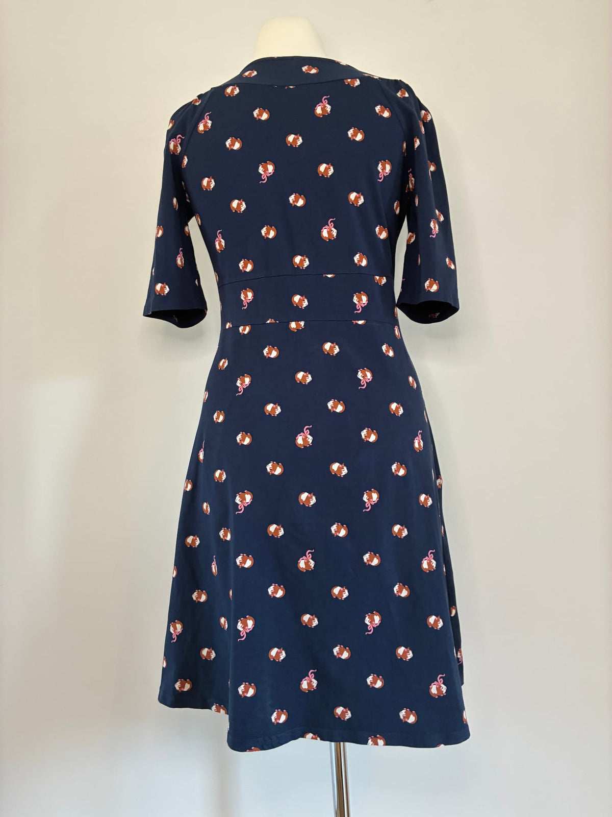 Blutsgeschwister Jerseykleid, Größe L, Dunkelblau mit buntem Meerschweinchen-Print, Rückansicht