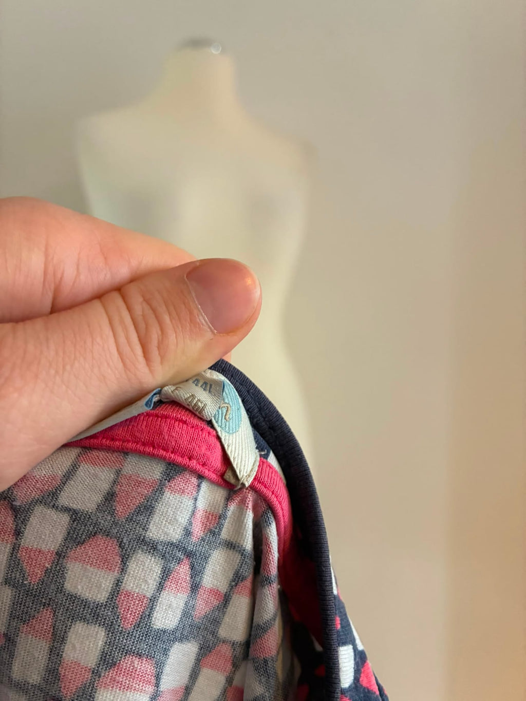 Gemustertes Jerseykleid von Boden Größe 44 in Dunkelblau und Rot mit Taschen