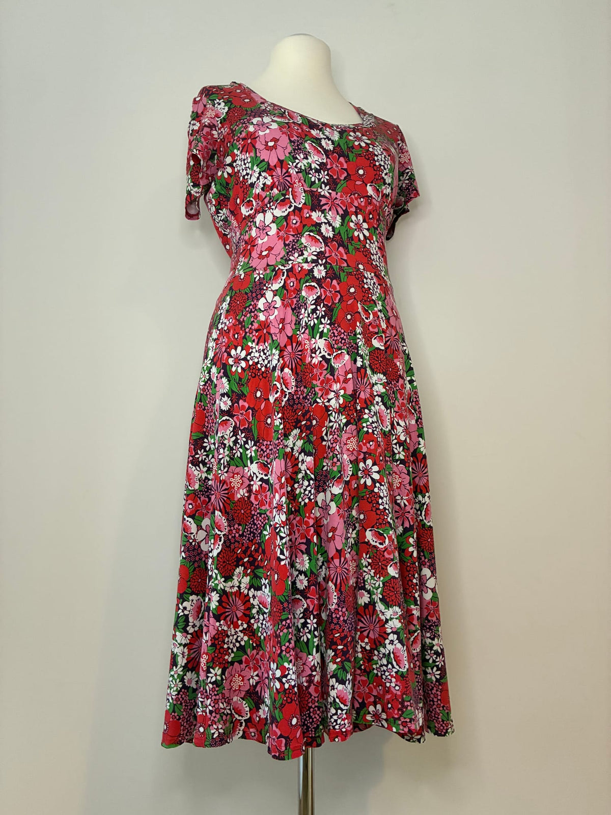Blutsgeschwister Kleid, Größe XL, Rot-Pink mit buntem Blumenmuster, Seitenansicht
