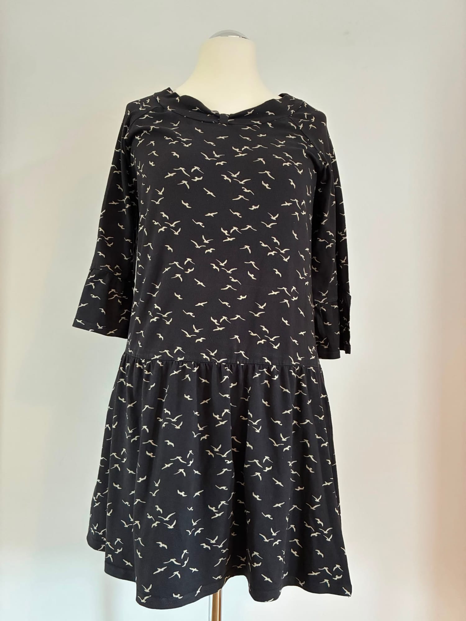 Blutsgeschwister Jerseykleid Größe XL in Schwarz mit Vogelmuster
