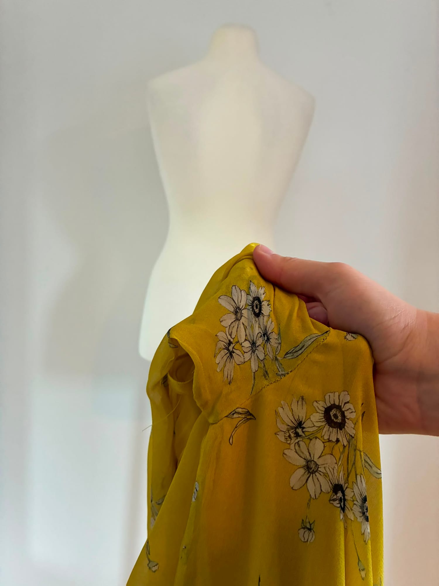Ivy & Oak Midikleid Größe 42 in Senfgelb mit floralem Muster