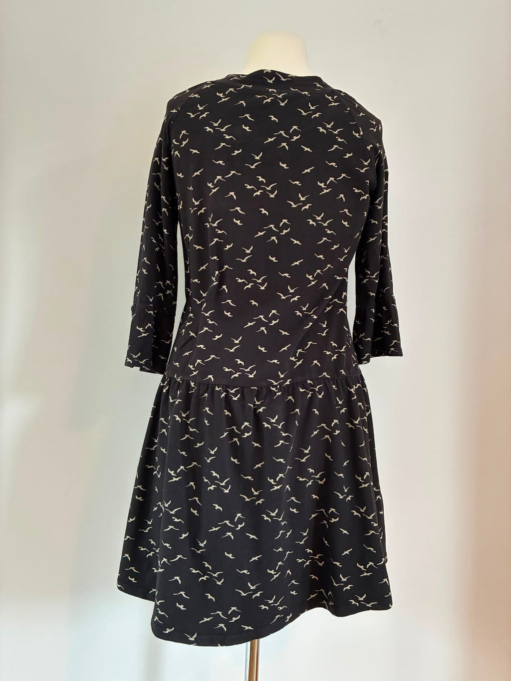 Blutsgeschwister Jerseykleid Größe XL in Schwarz mit Vogelmuster