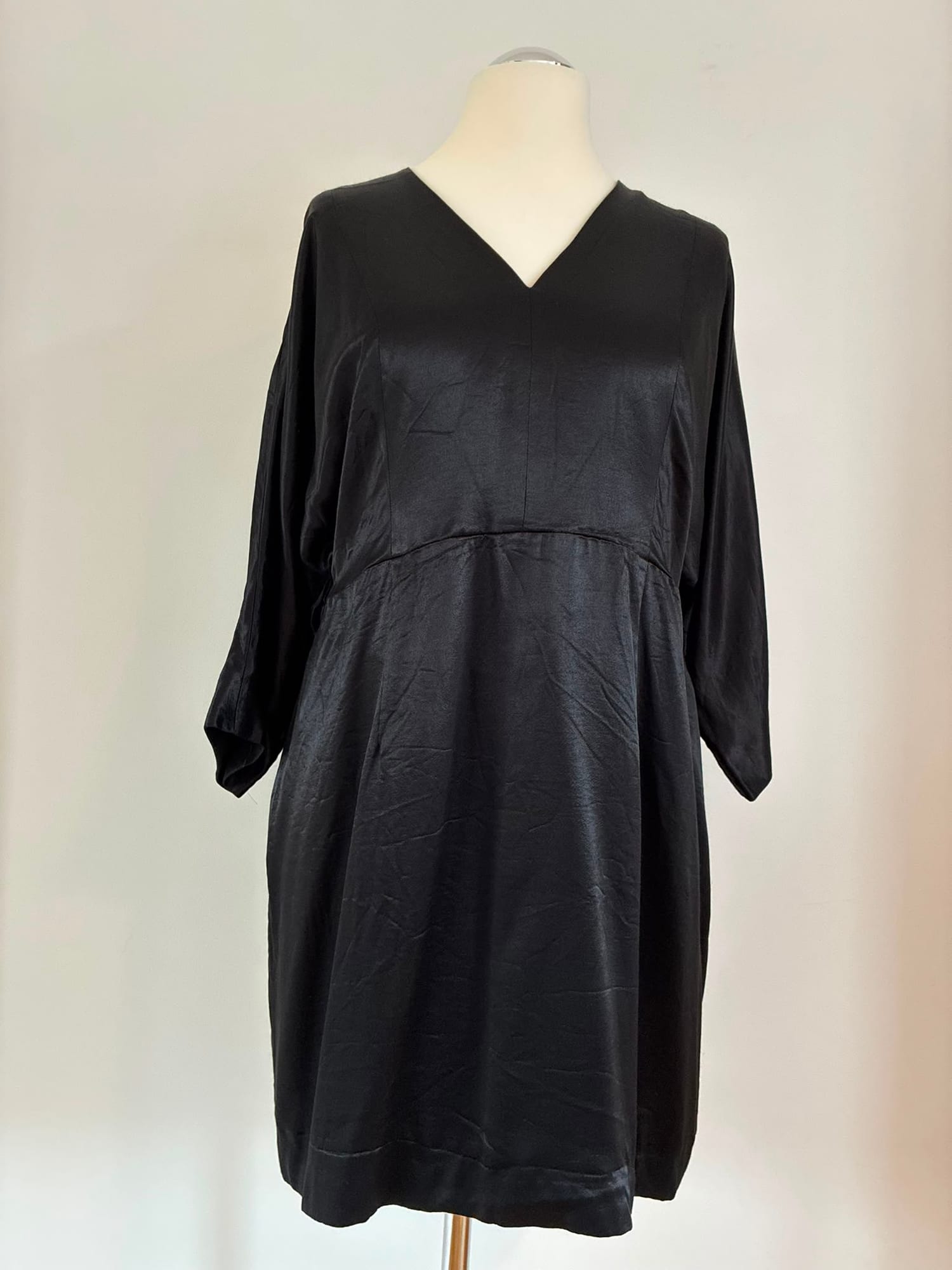 Elegantes IVY & OAK Kleid Größe 44 in Schwarz mit Gürtel