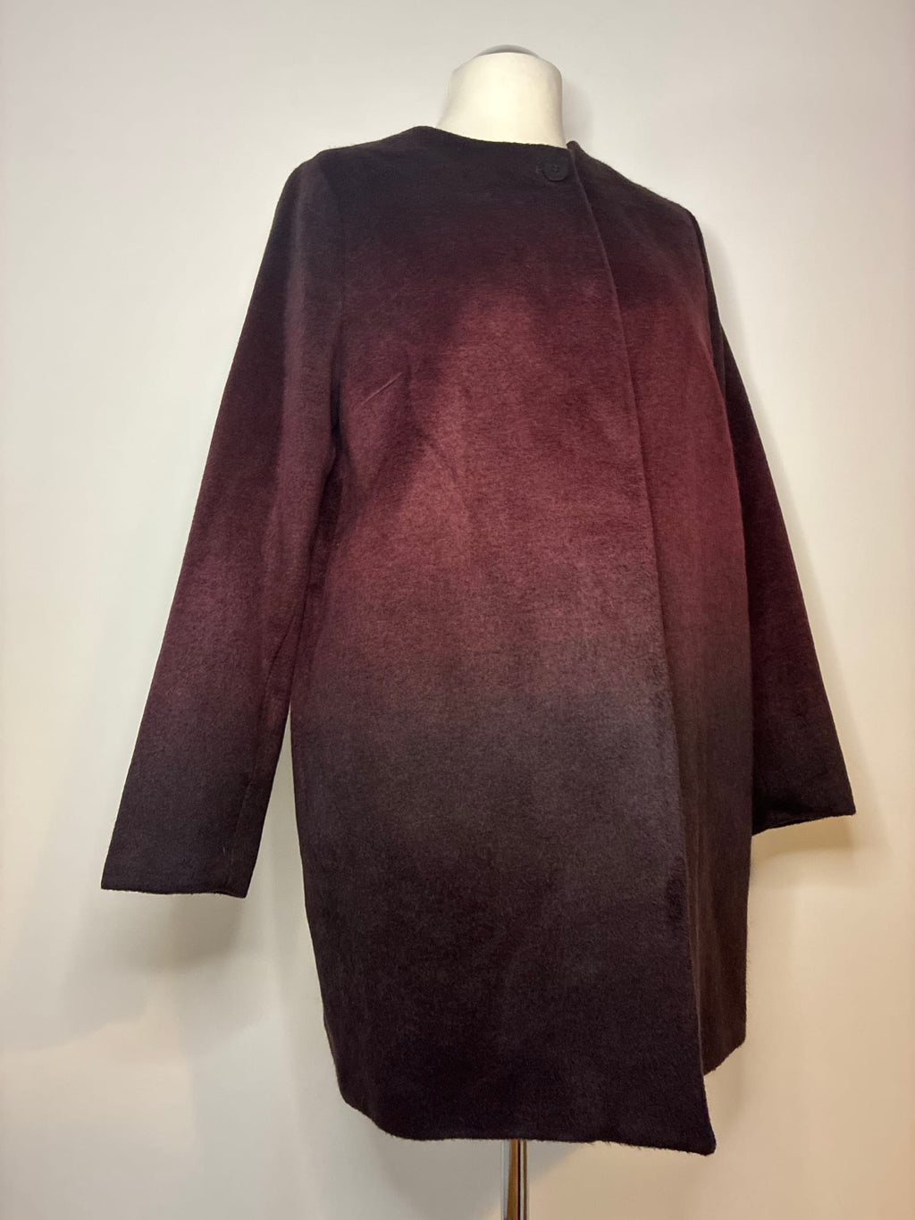 SOCCX Mantel, Größe 42, Dunkles Bordeaux mit Farbverlauf, Seitenansicht