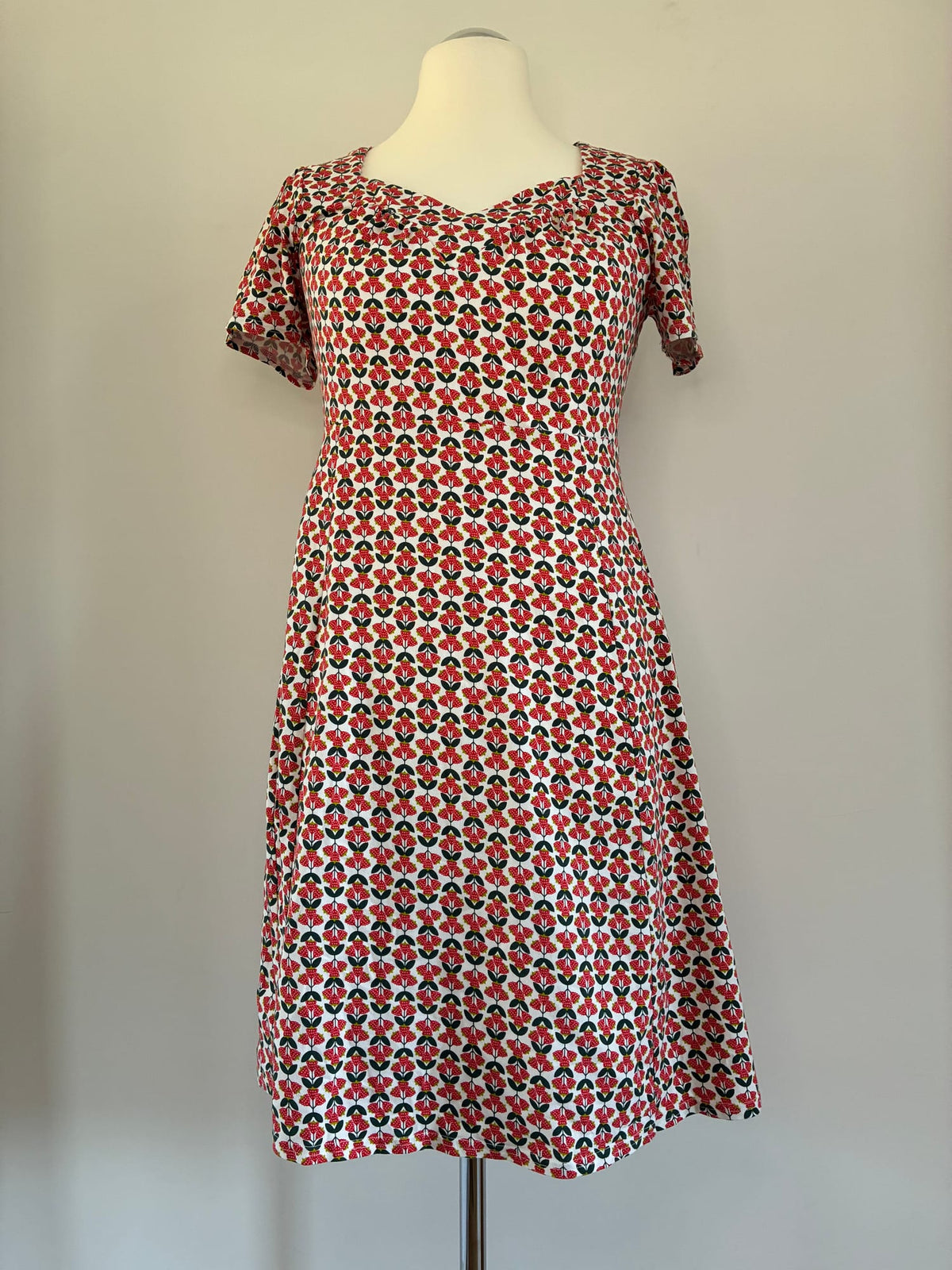Blutsgeschwister Sommerkleid, Größe XL, Weiß mit rotem Blumenprint, Seitenansicht