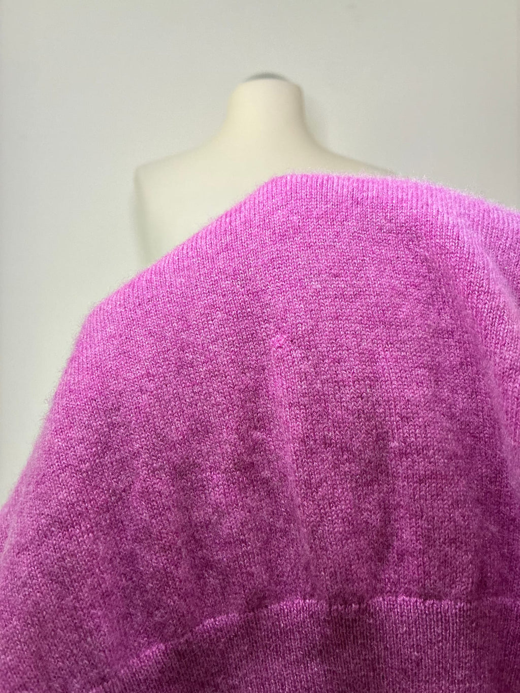 SØR Kurzarmpullover, Größe L, Fuchsia, Detailaufnahme