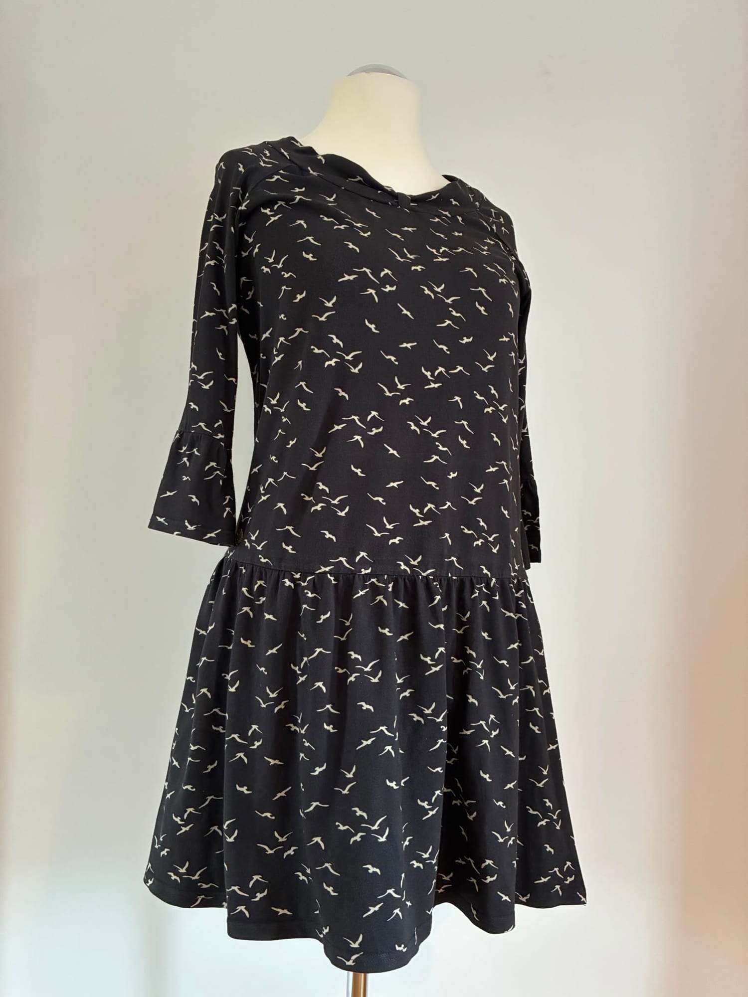Blutsgeschwister Jerseykleid Größe XL in Schwarz mit Vogelmuster