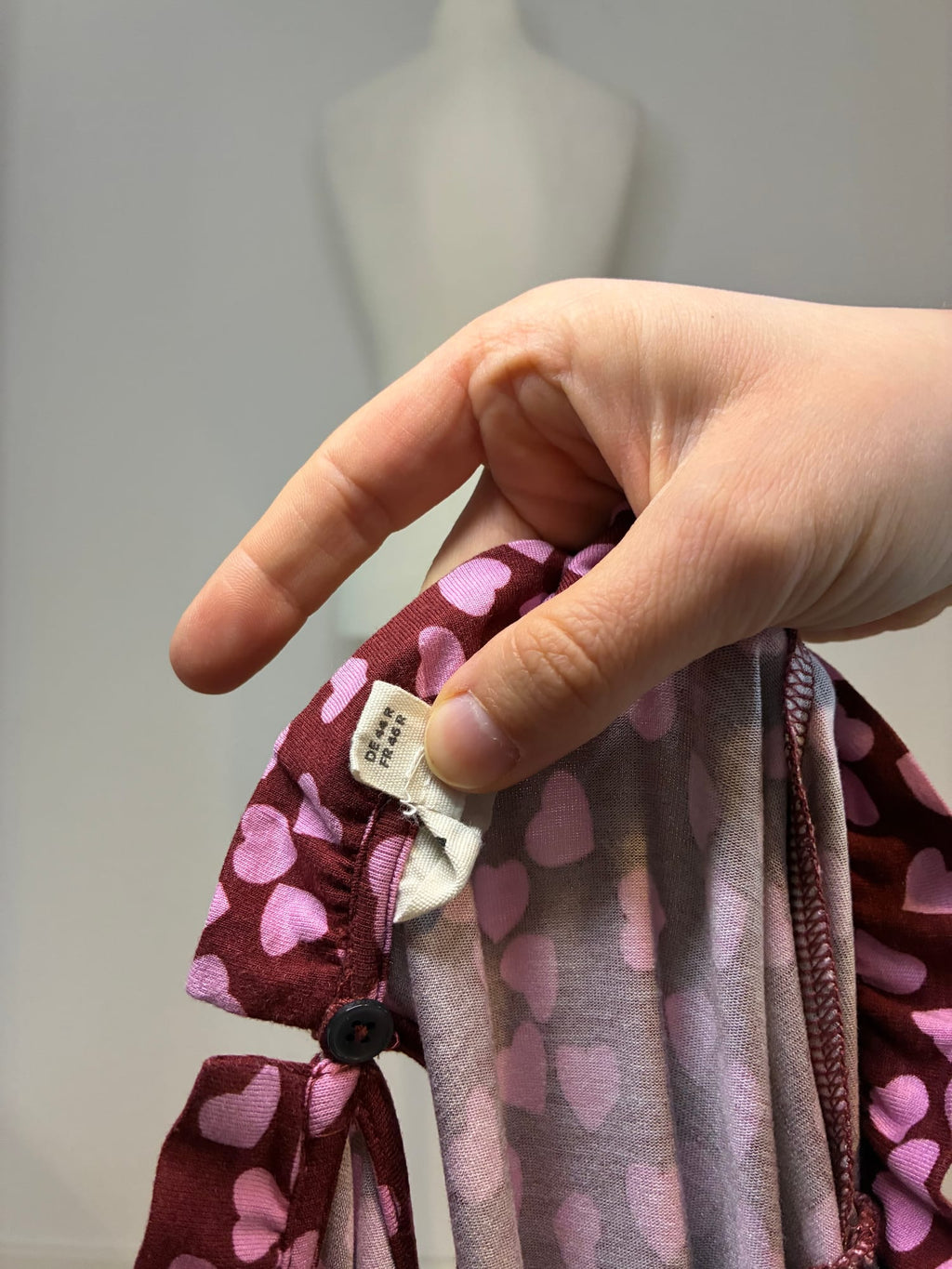 Boden Maxikleid, Größe 44, Bordeaux mit rosa Herzchen-Print, Größenetikett