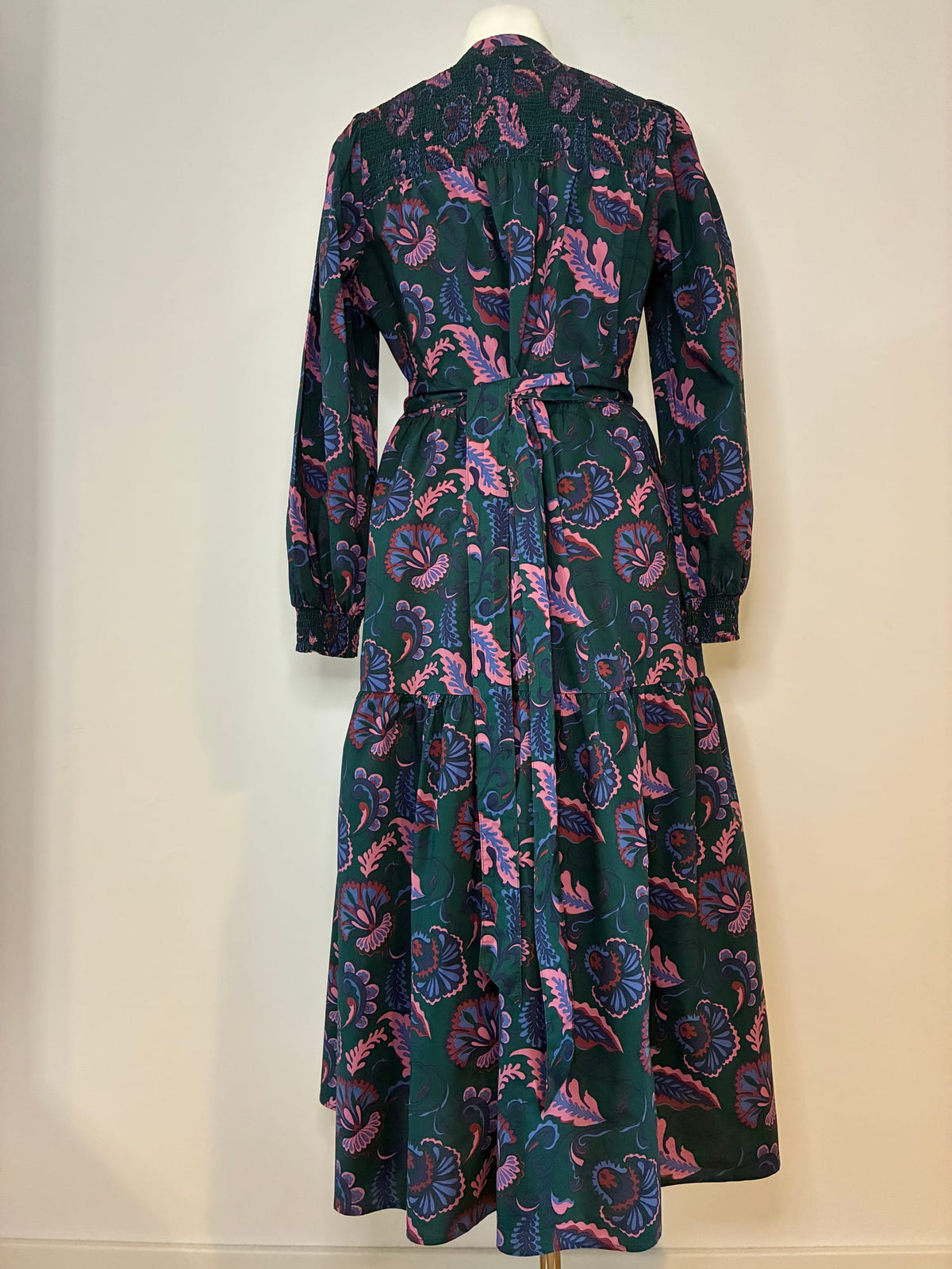 Boden Midikleid, Größe 42, Dunkelgrün mit Paisley-Print in Rosa, Blau und Bordeaux, Rückansicht 3