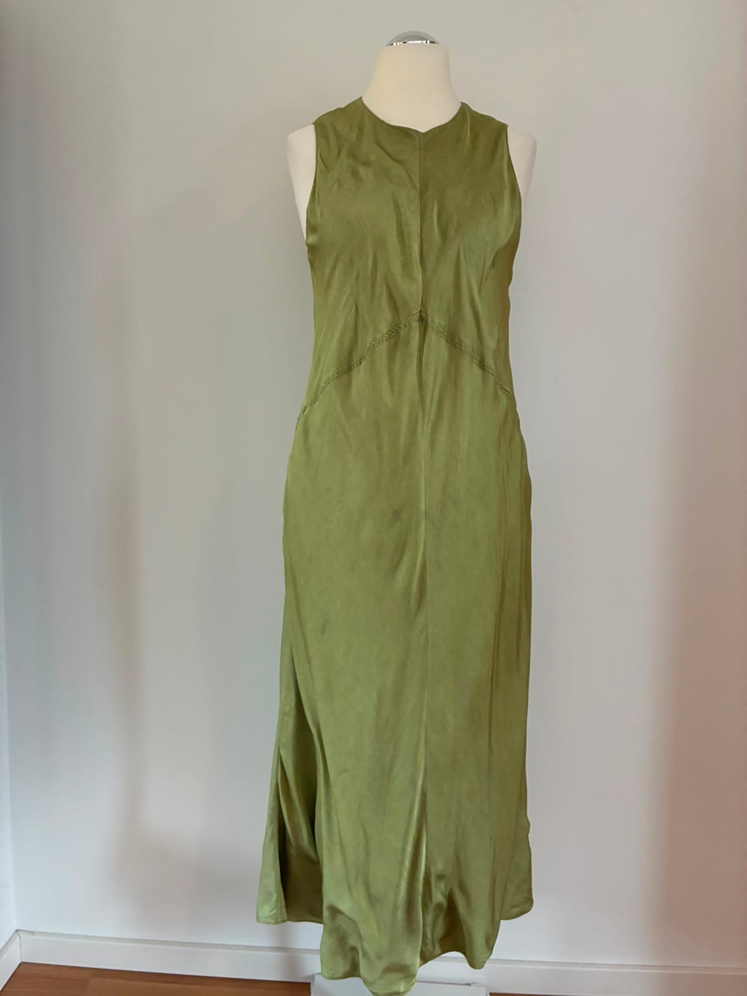 Ärmelloses Maxikleid aus Leinenmischung in Olivgrün