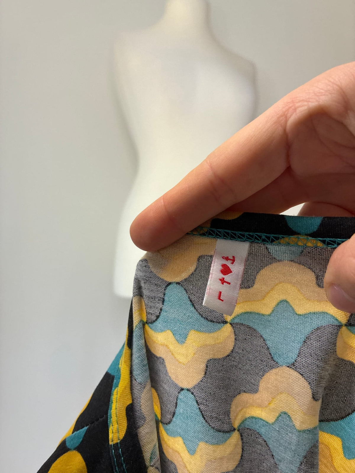 Blutsgeschwister Jerseykleid, Größe L, Schwarz mit Senfgelb und Türkis, Größenetikett