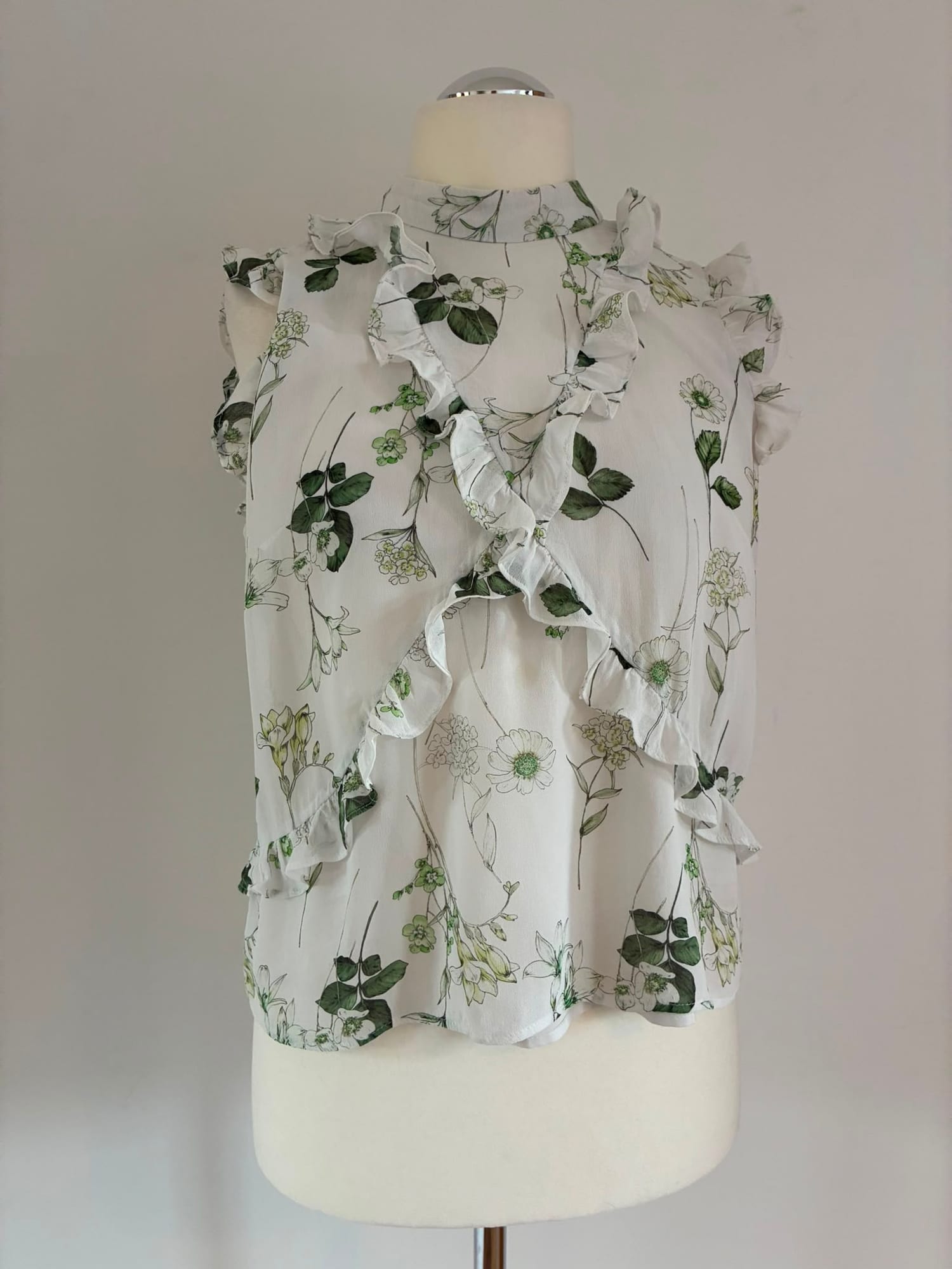 Ivy & Oak Bluse Größe 42 in Weiß mit grünem Blumenmuster und Volants