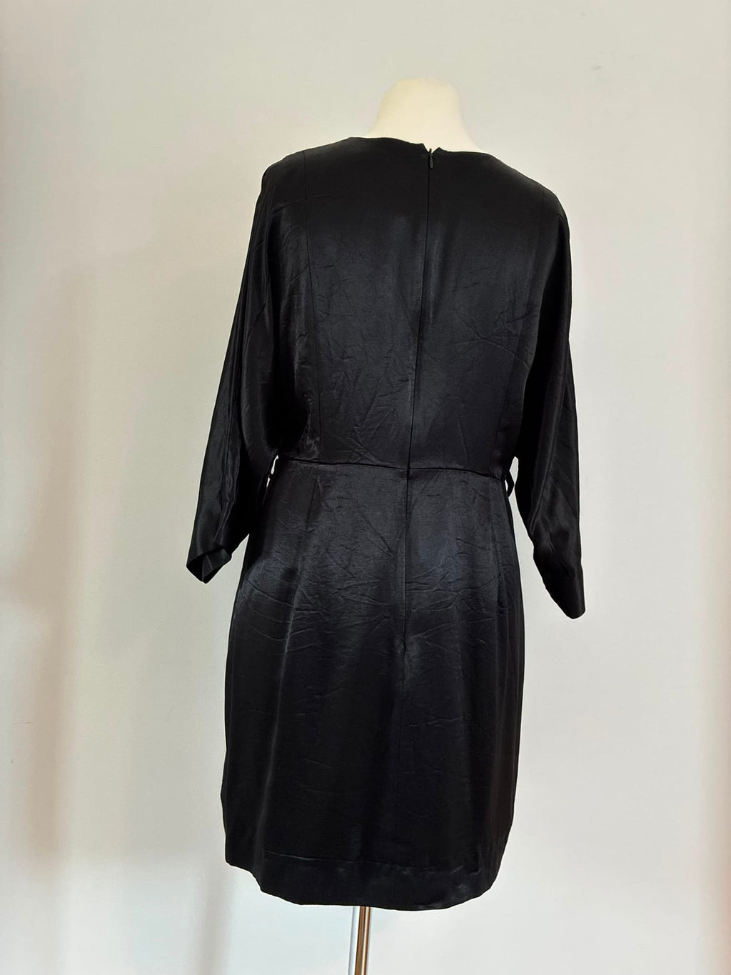 Elegantes IVY & OAK Kleid Größe 44 in Schwarz mit Gürtel