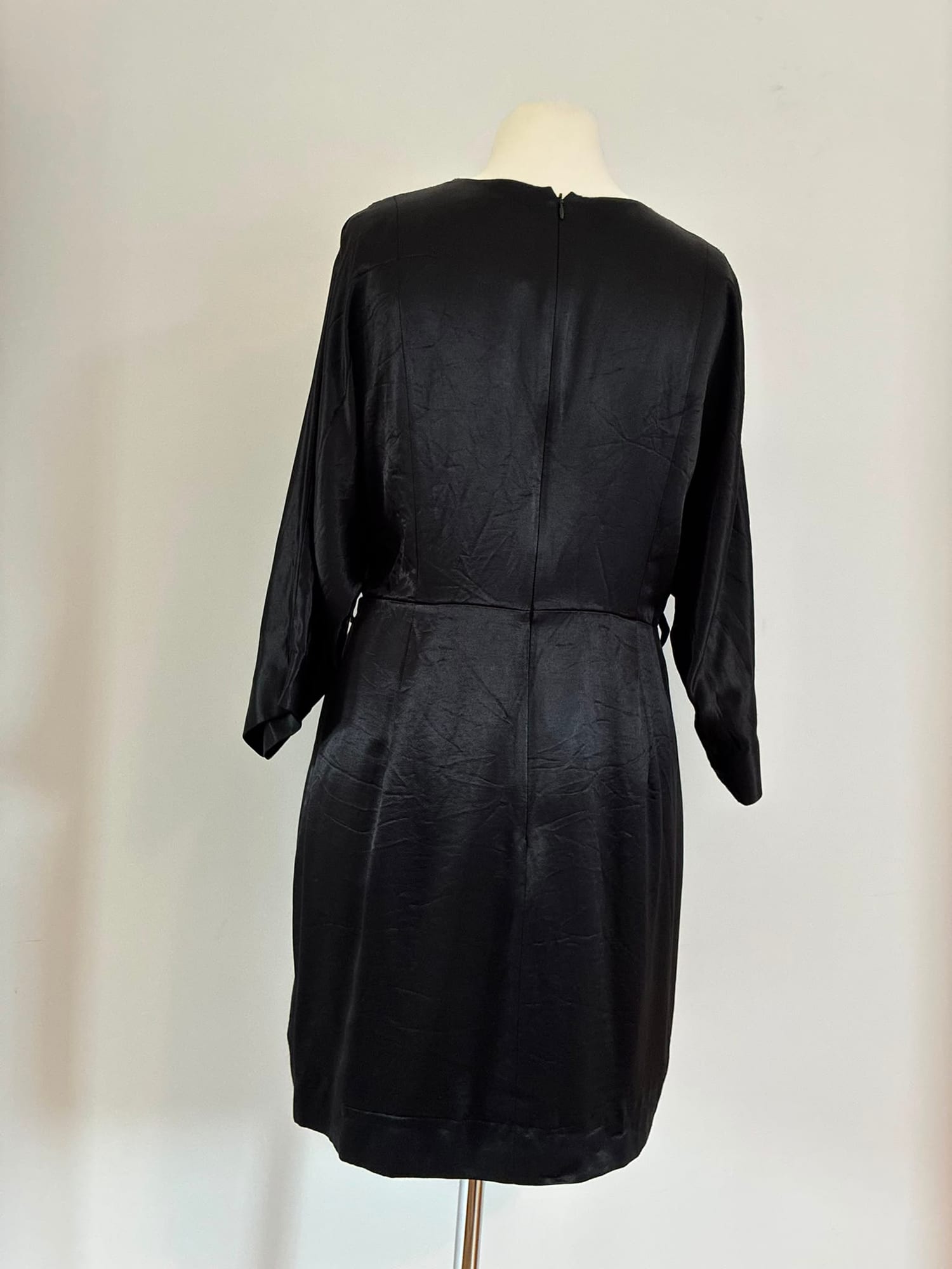 Elegantes IVY & OAK Kleid Größe 44 in Schwarz mit Gürtel