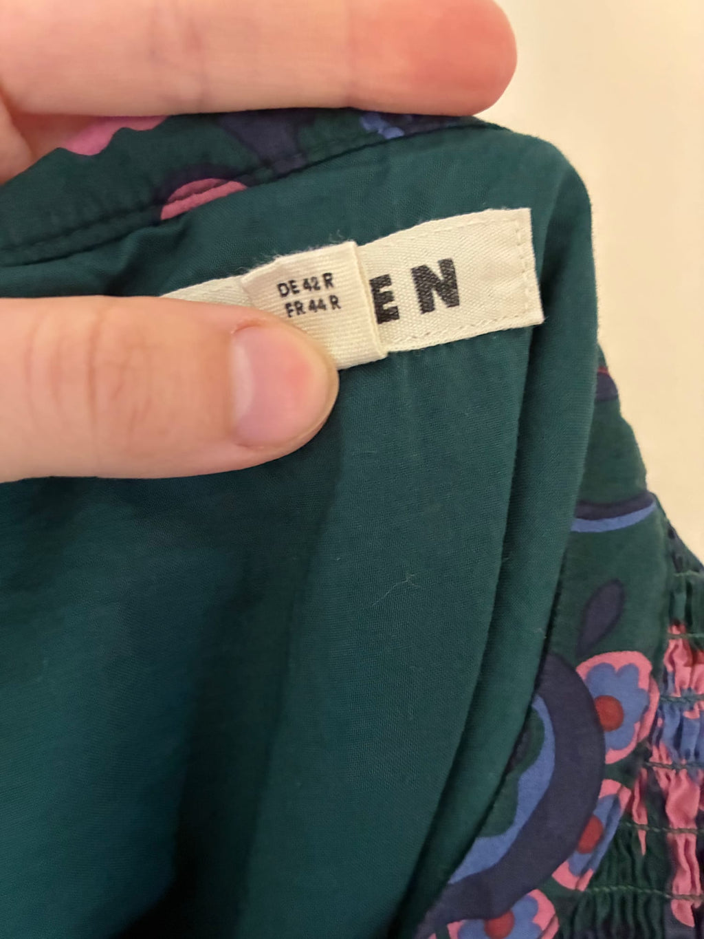 Boden Midikleid, Größe 42, Dunkelgrün mit Paisley-Print in Rosa, Blau und Bordeaux, Größenetikett