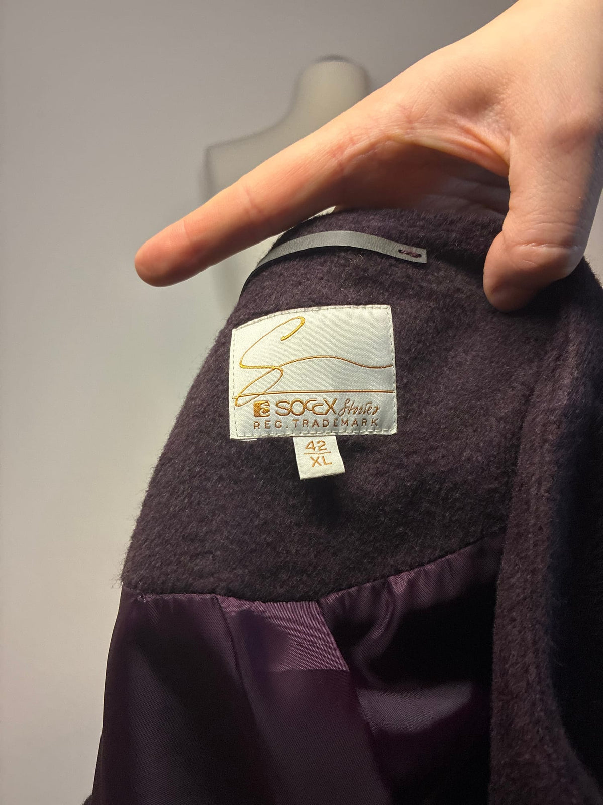 SOCCX Mantel, Größe 42, Dunkles Bordeaux mit Farbverlauf, Markenetikett