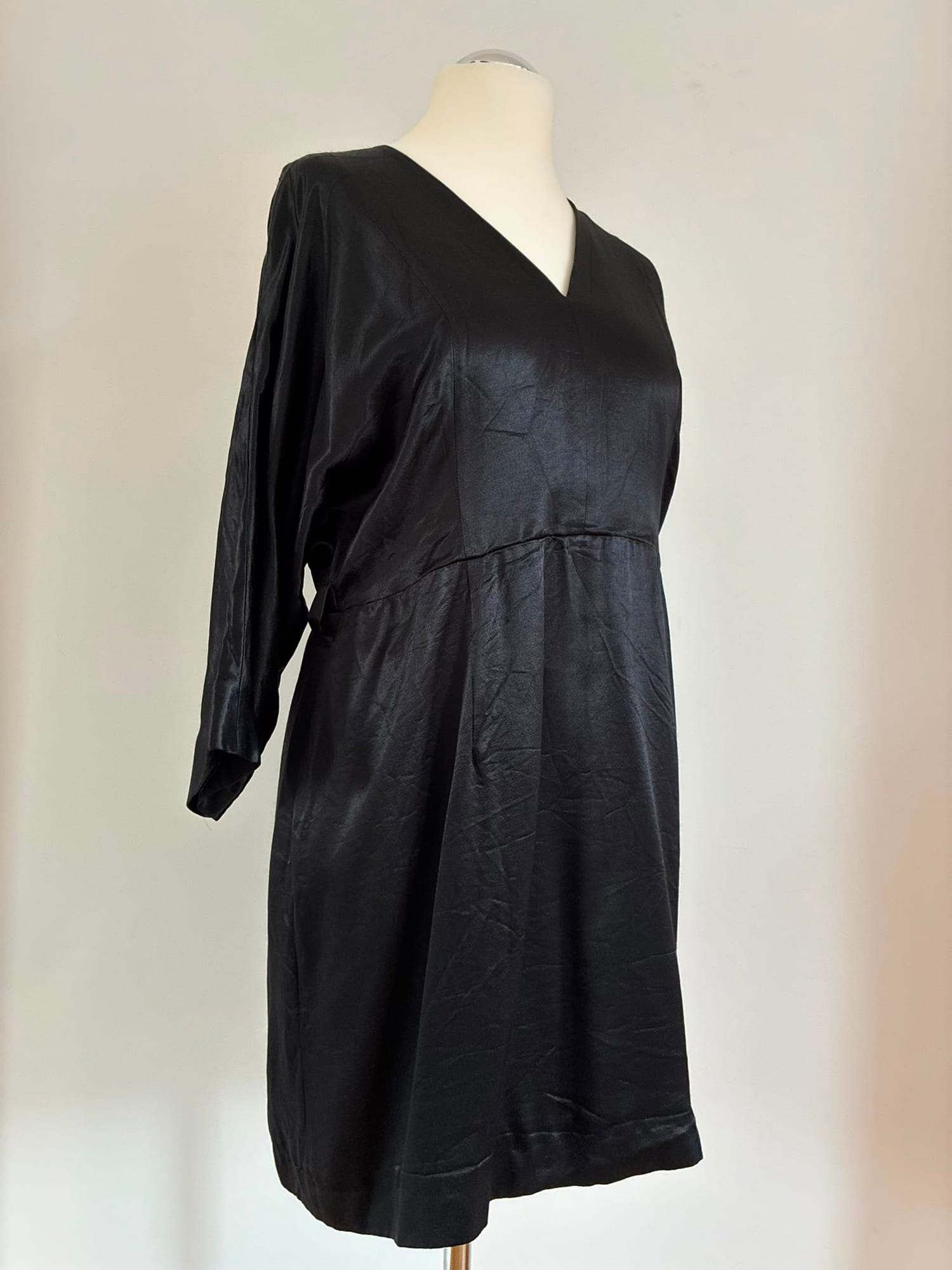 Elegantes IVY & OAK Kleid Größe 44 in Schwarz mit Gürtel