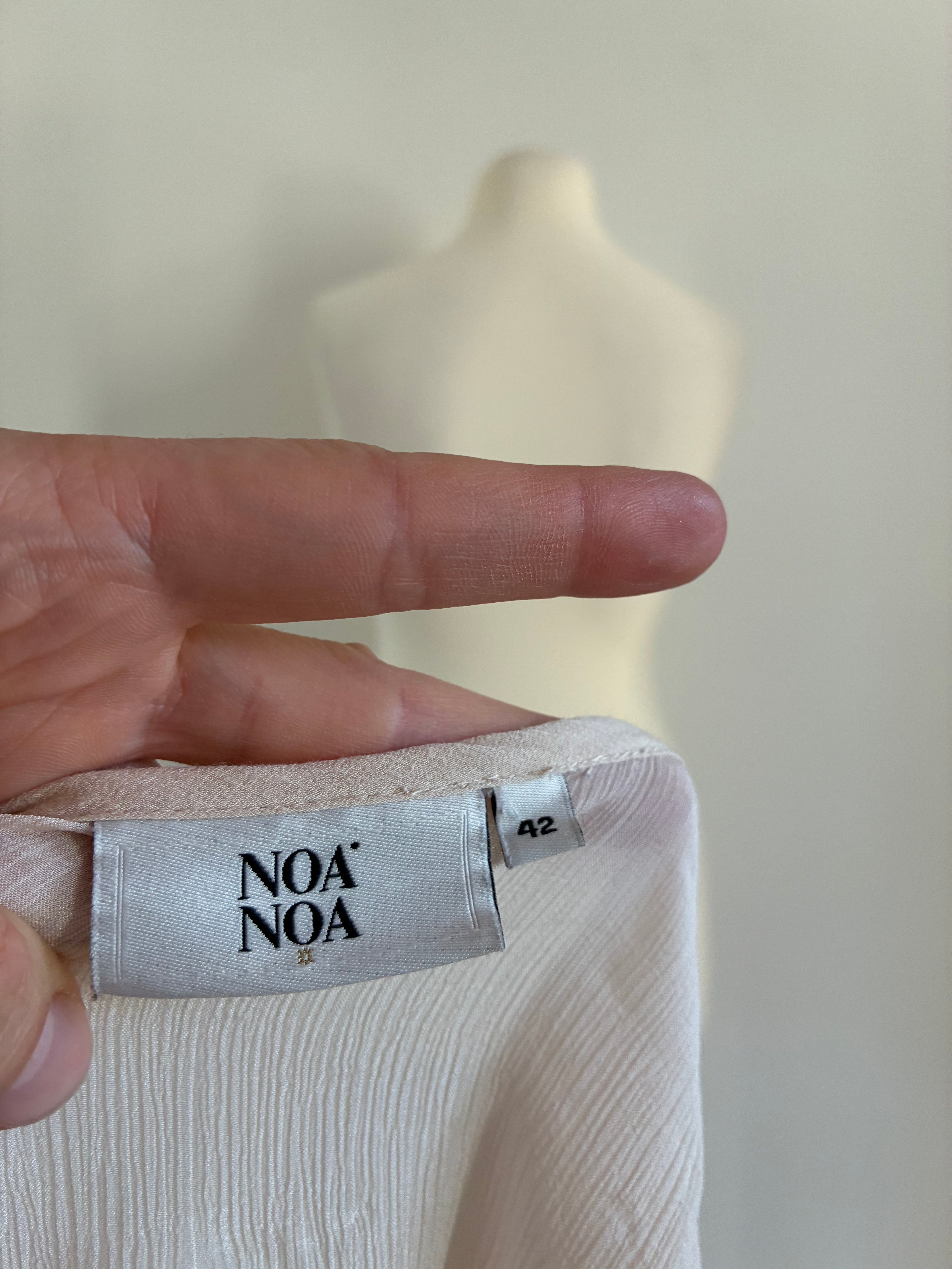 Noa Noa Bluse in Creme mit Spitze und Crinkle-Struktur – Größe XL / 42
