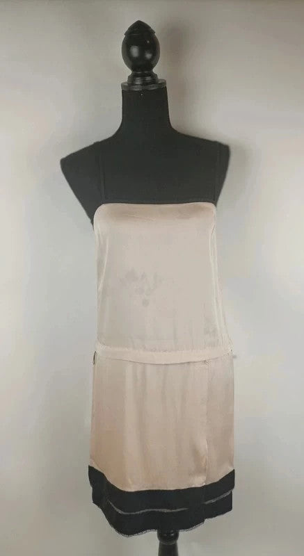 Bezauberndes Kleid aus Seide