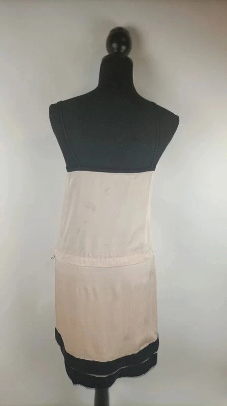 Bezauberndes Kleid aus Seide