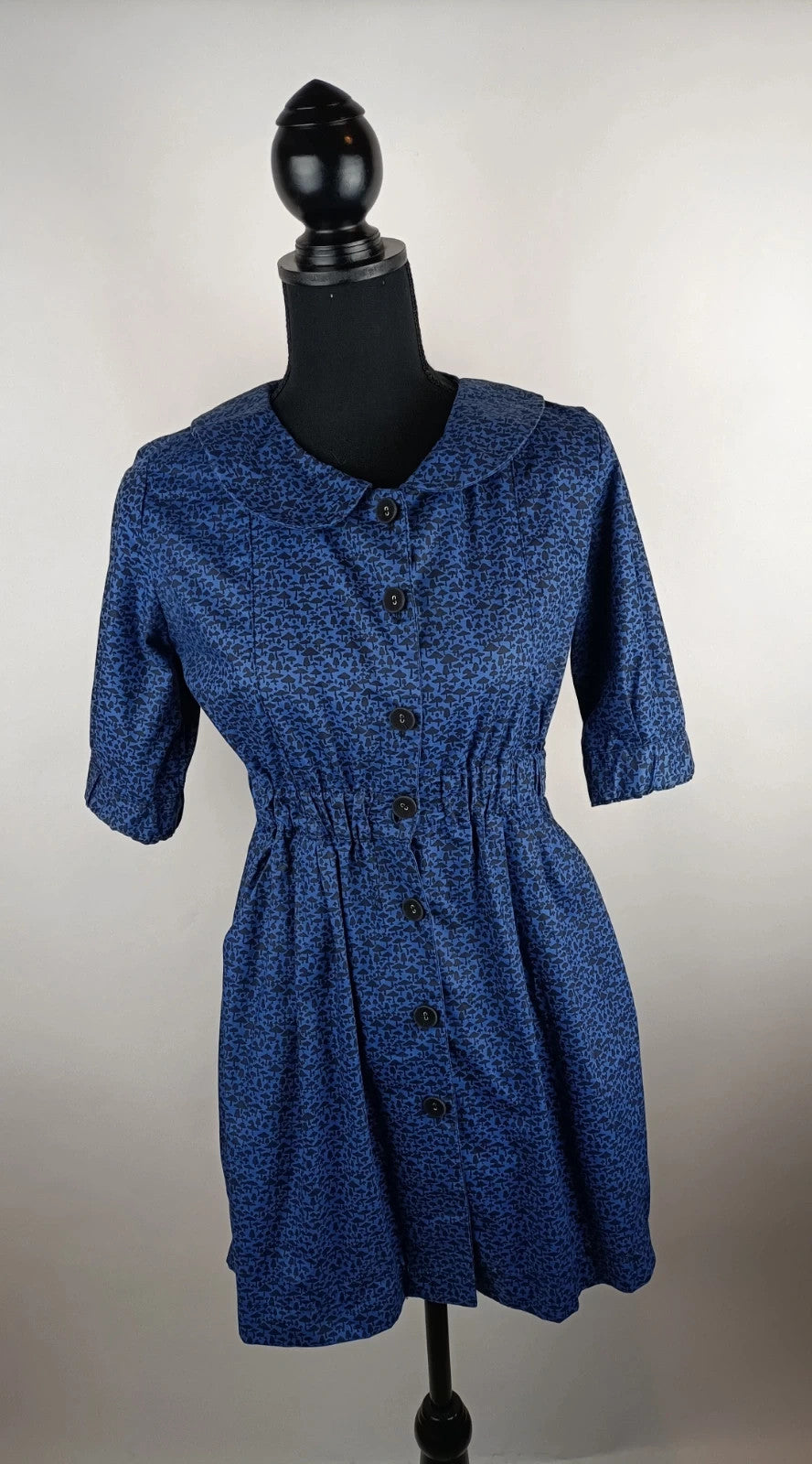 Kleid in Blau mit Print – Second-Hand bei Schickisch