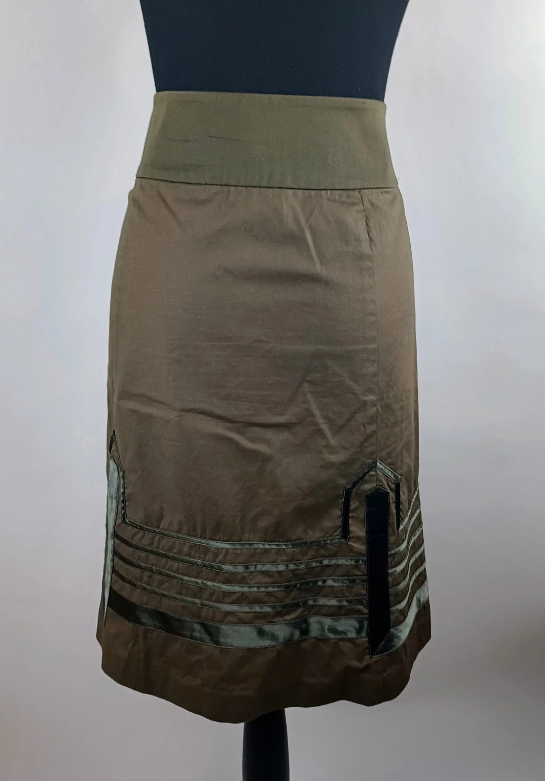 Rock in Khaki – Second-Hand bei Schickisch