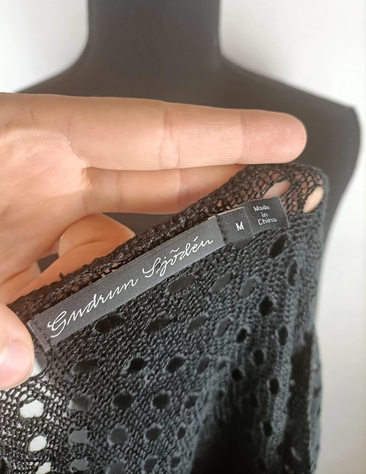 Lässiger Pullover mit Lochmuster