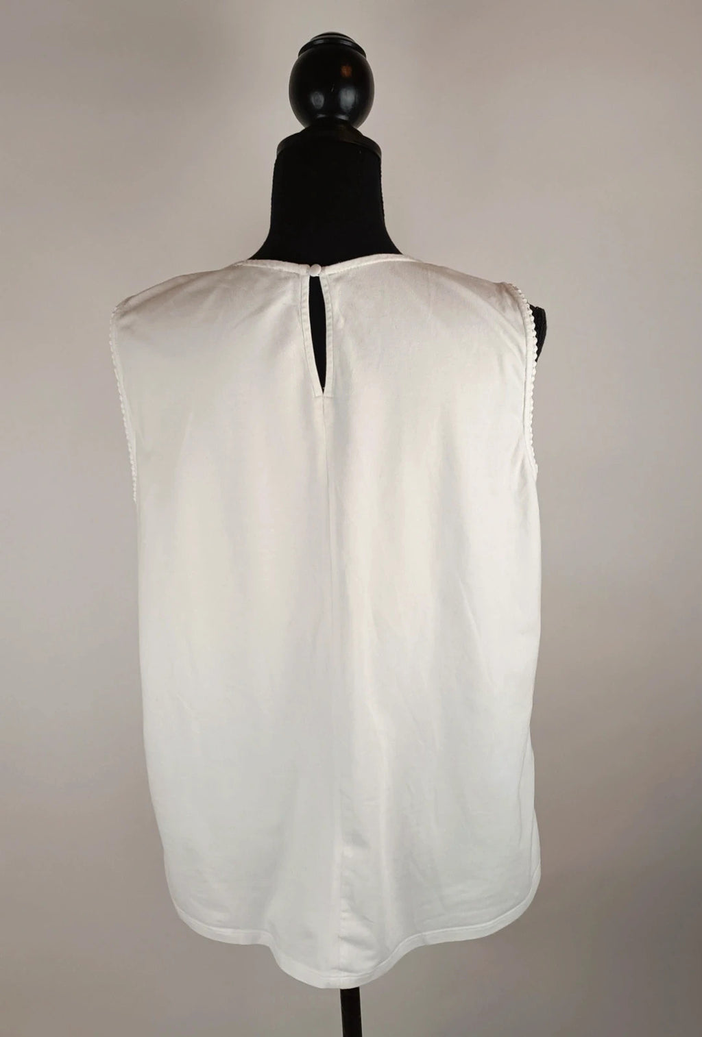 Außergewöhnliche Bluse mit Lochmuster 
