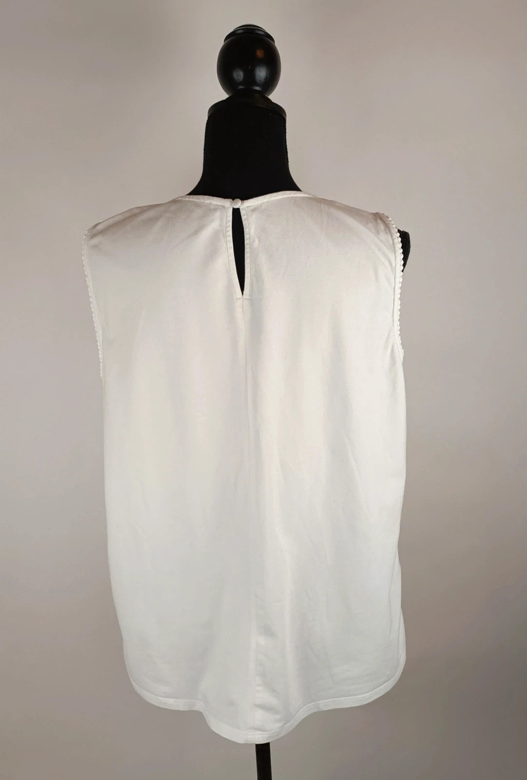 Außergewöhnliche Bluse mit Lochmuster 