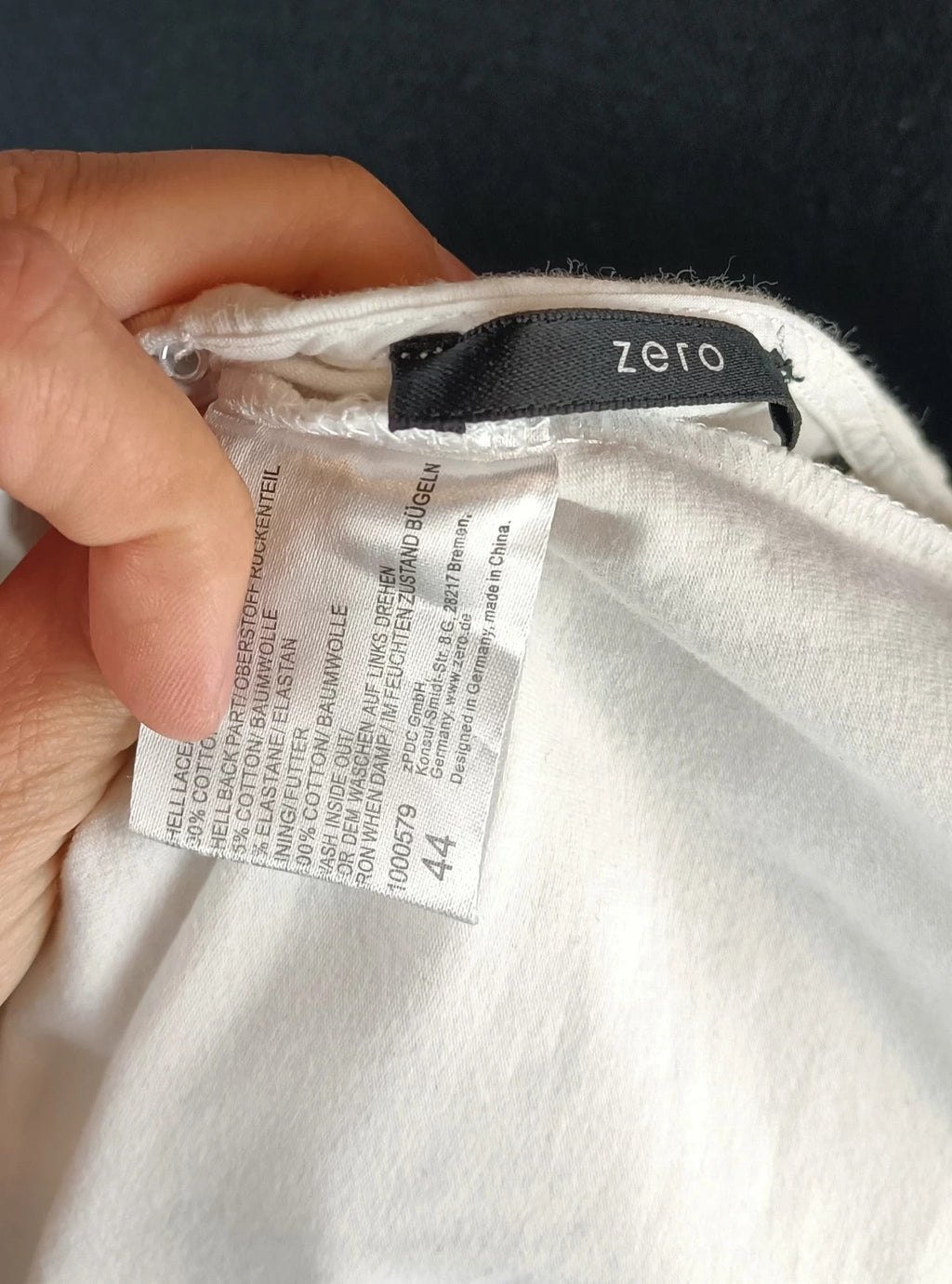 Außergewöhnliche Bluse mit Lochmuster 