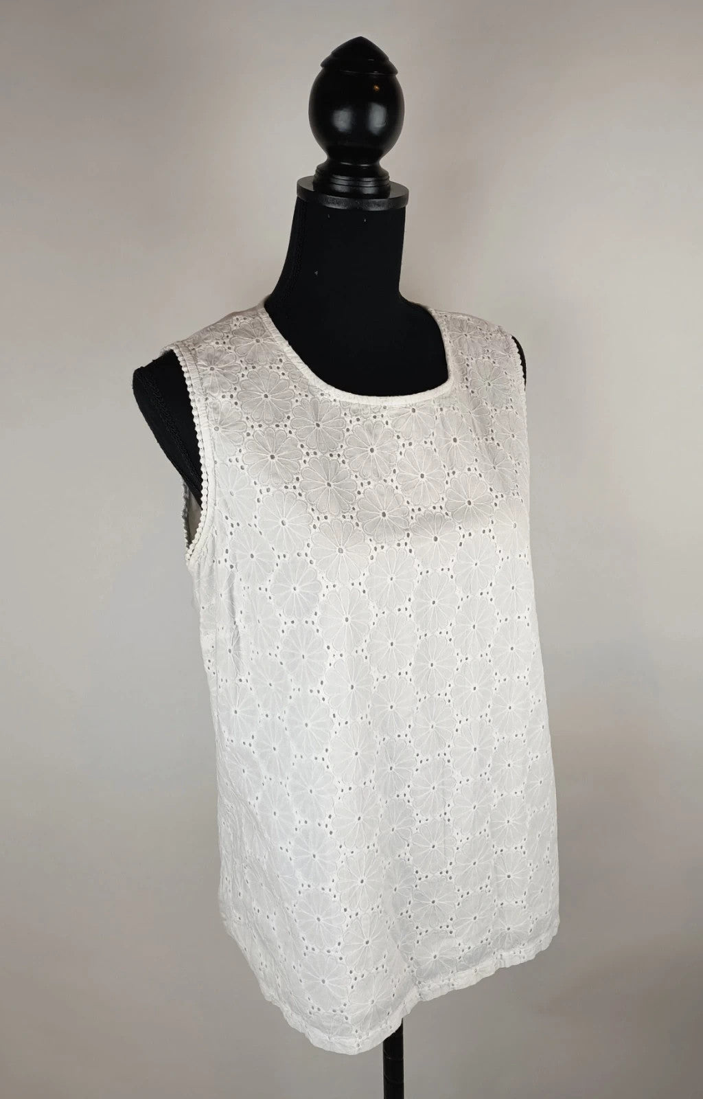 Außergewöhnliche Bluse mit Lochmuster 