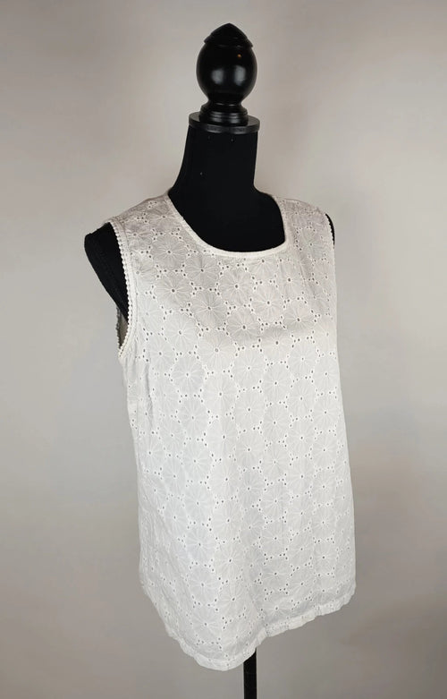 Außergewöhnliche Bluse mit Lochmuster 