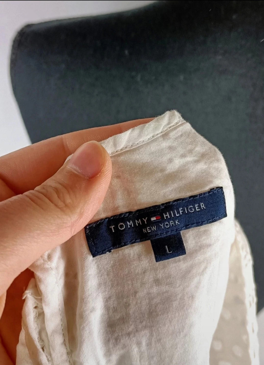 Bluse mit Lochmuster für den Sommer 