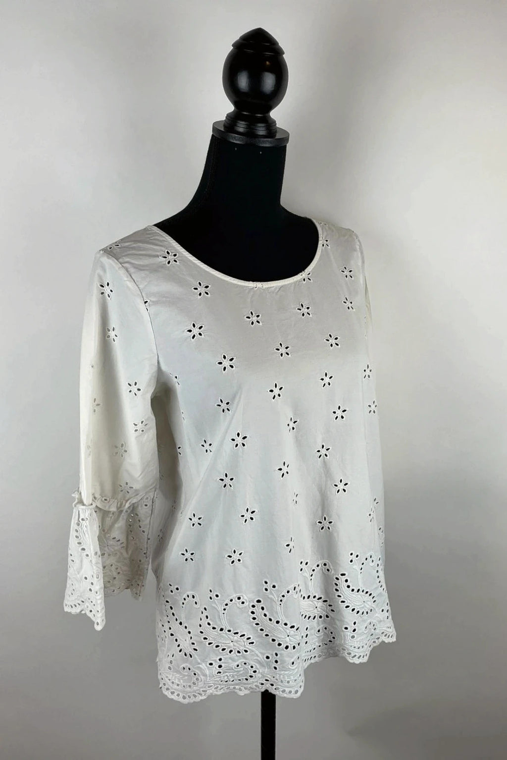 Verspielte Bluse mit Lochmuster 