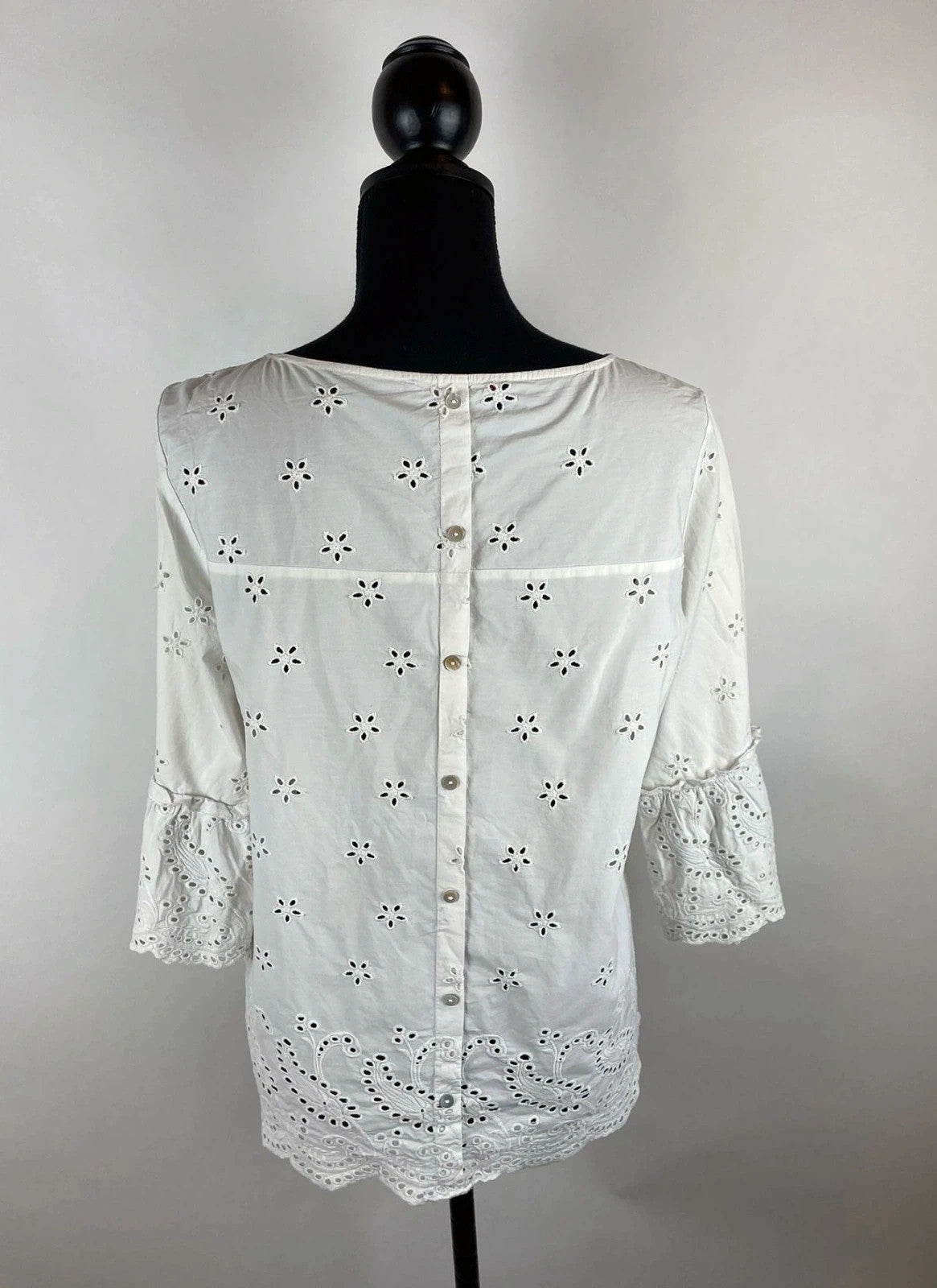 Verspielte Bluse mit Lochmuster 