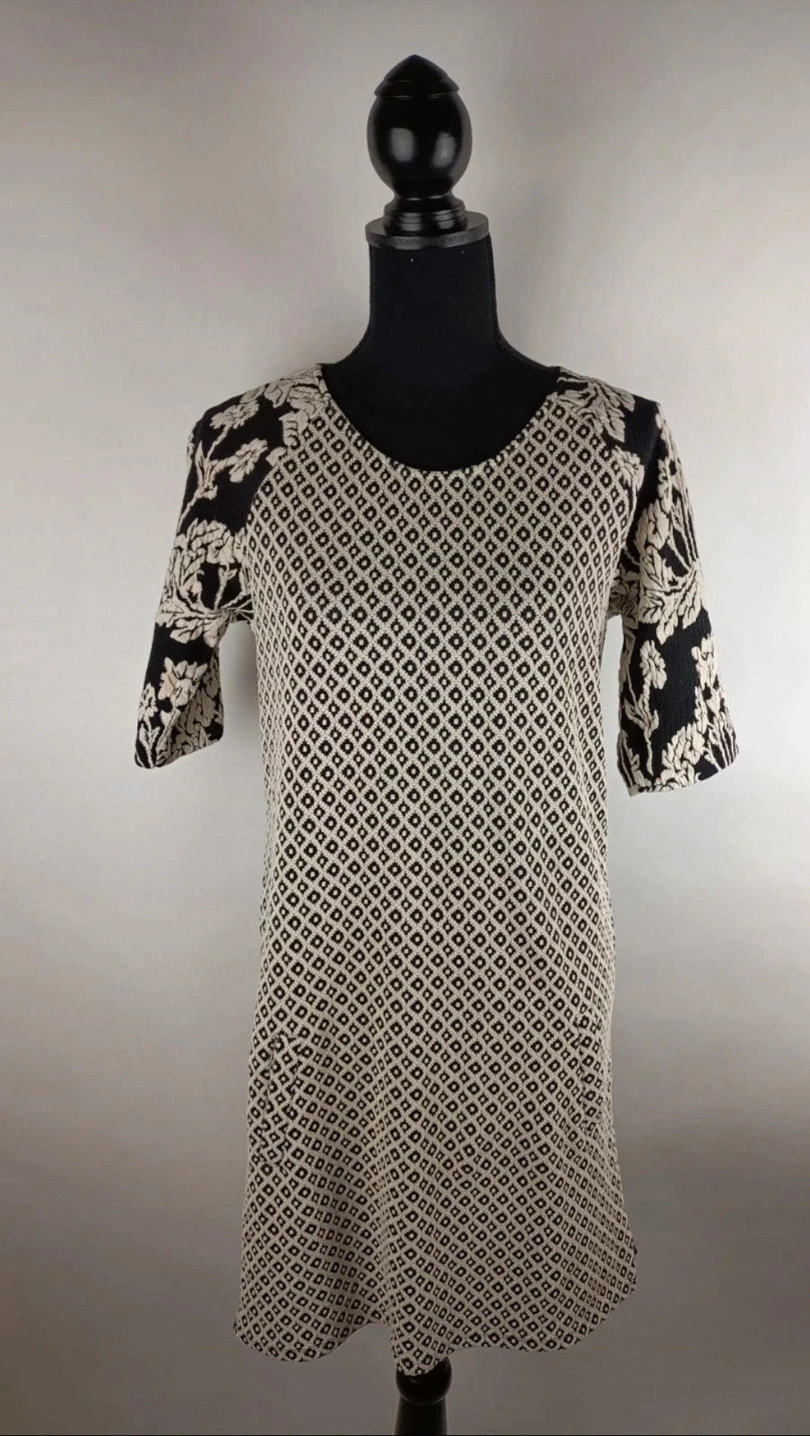 Charmantes Kleid für den Herbst 