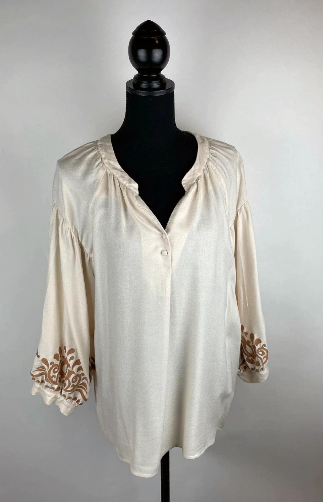 Charmante Bluse mit Stickerei 